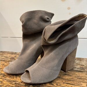 Chinese laundry Peep-Toe Ankle Boots